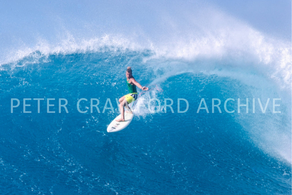 Kong surfing Sunset Beach in Hawaii in 1987–88, photographed by Peter Crawford.