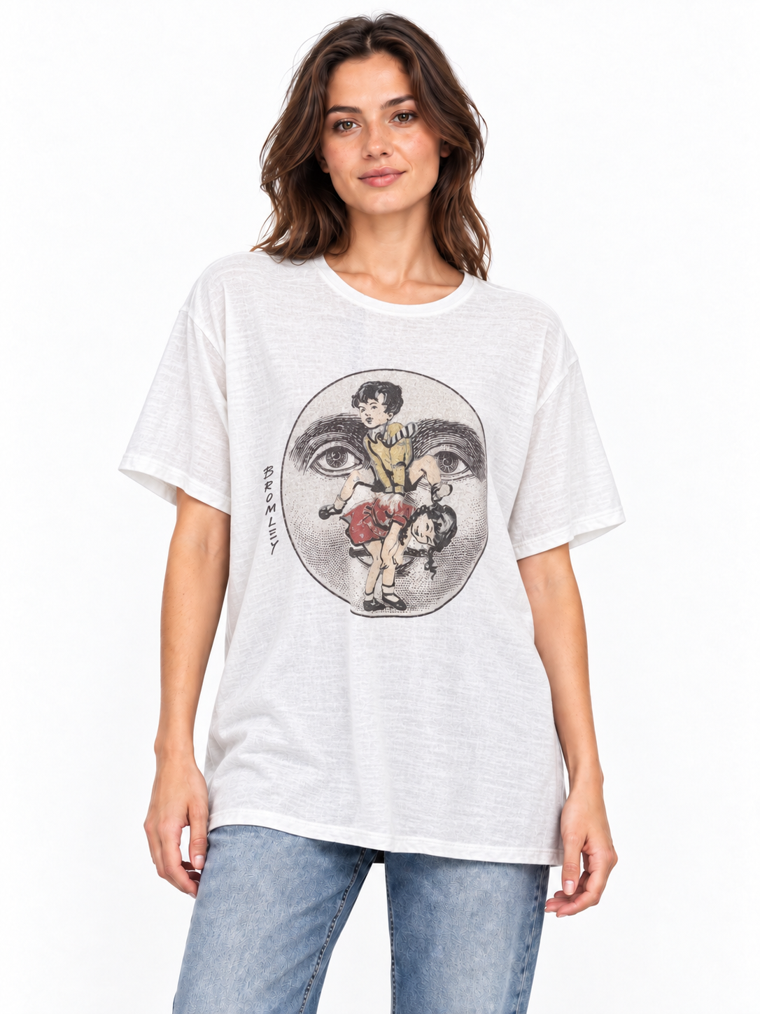 David Bromley Leapfrog white 100% linen T-shirt worn by a model with blue jeans