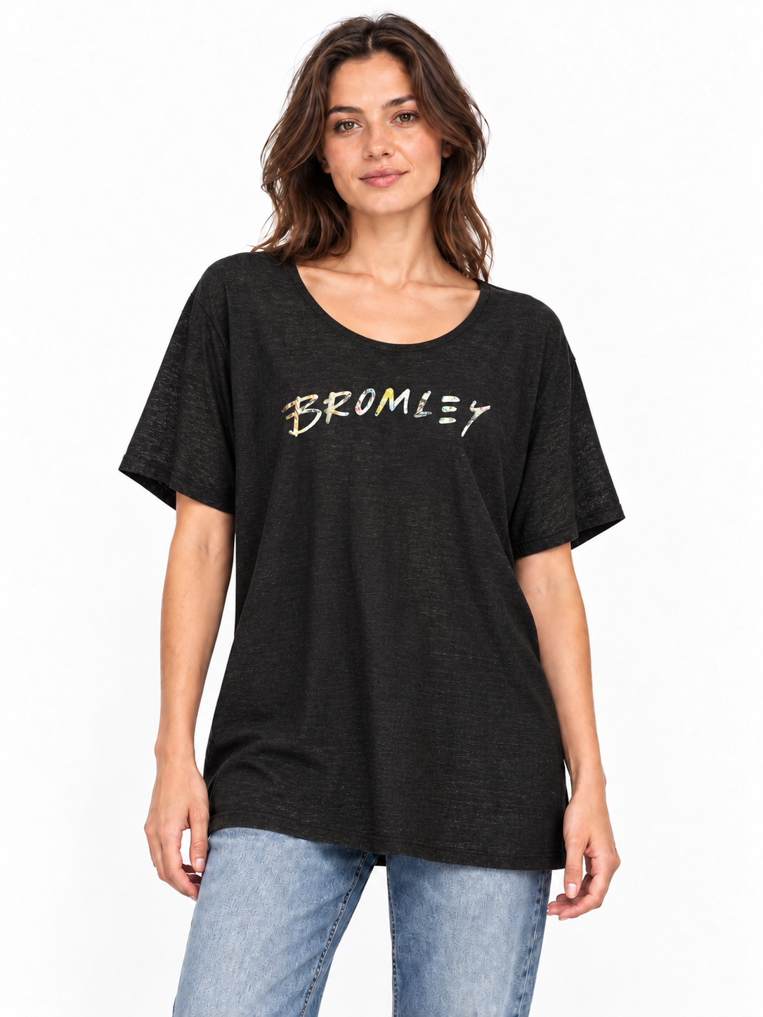 David Bromley Signature Black black 100% linen T-shirt worn by a model with blue jeans