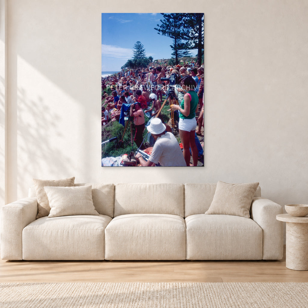 Stubbies Camera Crowd 78 Steve O'Ferral by Peter Crawford — 80 × 120 cm, aluminium-mounted resin print, shown in a light minimalist living room.