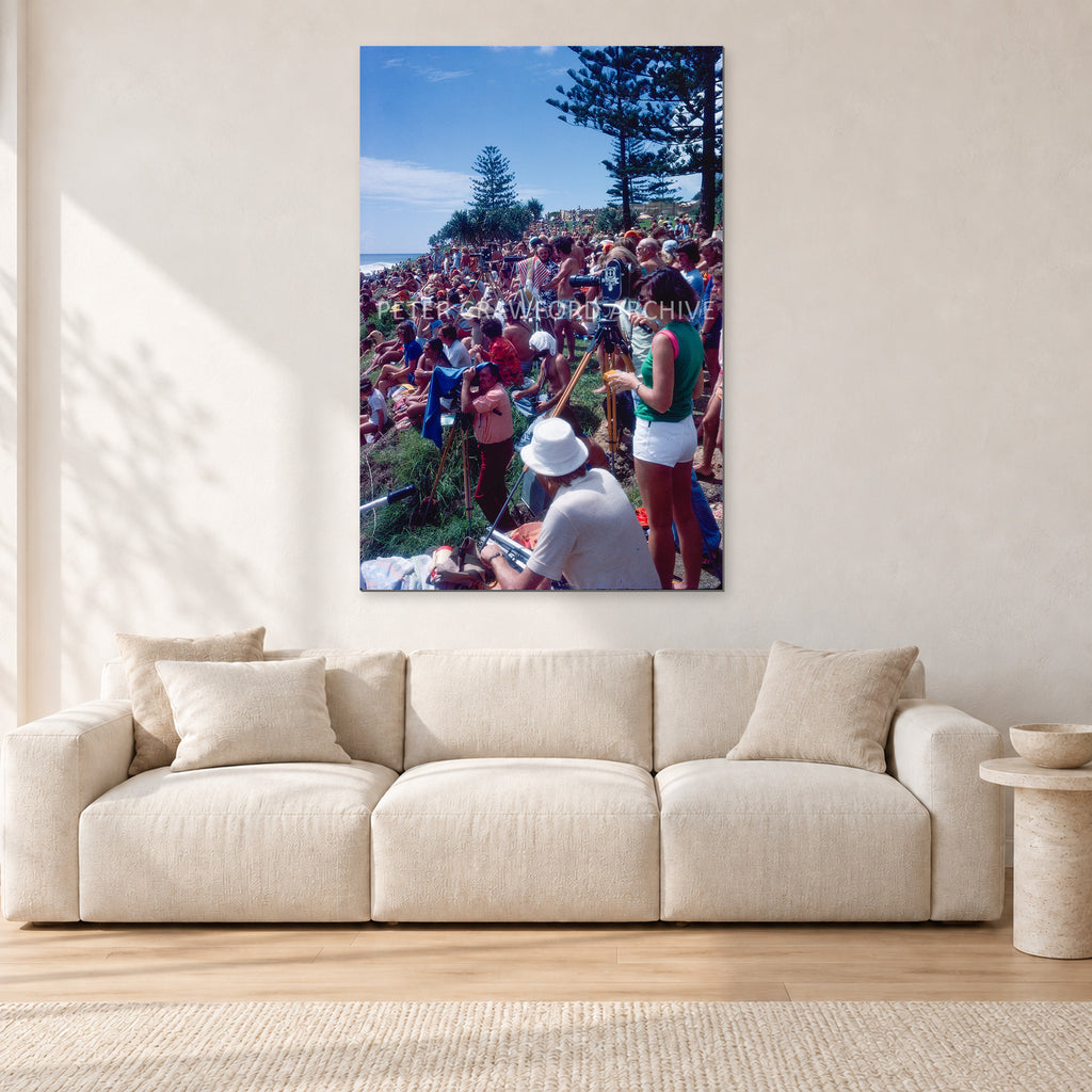 Stubbies Camera Crowd 78 Steve O'Ferral by Peter Crawford — 80 × 120 cm, aluminium-mounted resin print, shown in a light minimalist living room.
